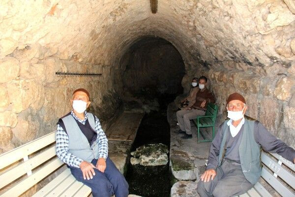 Adıyaman'da caminin altından geçiyor! Gelen yanından ayrılmak istemiyor - Resim: 4