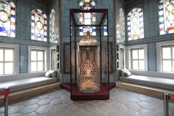 Topkapı Sarayı'nda 'Arife Tahtı' sergilenmeye başlandı! Gören bir daha dönüp bakıyor - Resim: 2