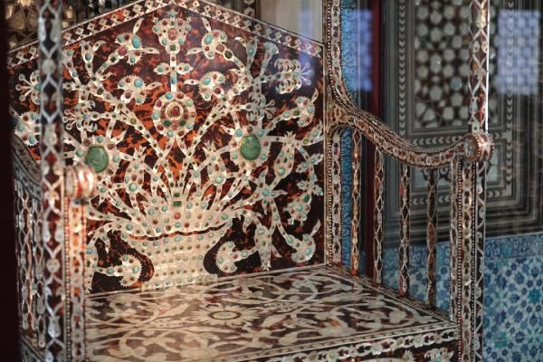 Topkapı Sarayı'nda 'Arife Tahtı' sergilenmeye başlandı! Gören bir daha dönüp bakıyor - Resim: 3
