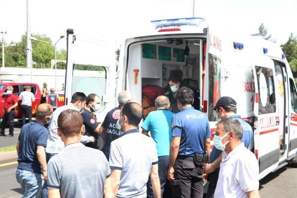 Diyarbakır'da hareketli saatler! Genç kızın intiharını önleyen polisler yere çelik yeleklerini serdi - Resim: 2