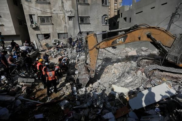 Gazze'ye en ağır saldırı! Bir günde 33 kişi hayatını kaybetti işte yürek yakan manzaralar - Resim: 2