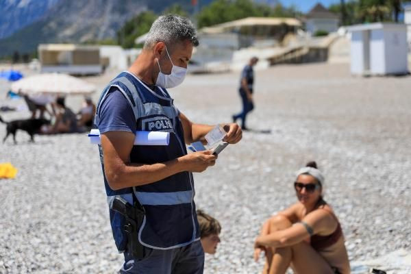 Polis Konyaaltı Sahili'nde yerleşik yabancı turist aradı! Hepsi tek tek kontrol edildi - Resim: 2