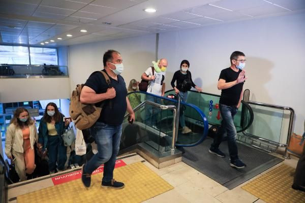 Rusya'dan ilk turist kafilesi Antalya'ya geldi! Gün içinde 44 uçakla 12 bin Rus turist gelecek - Resim: 4