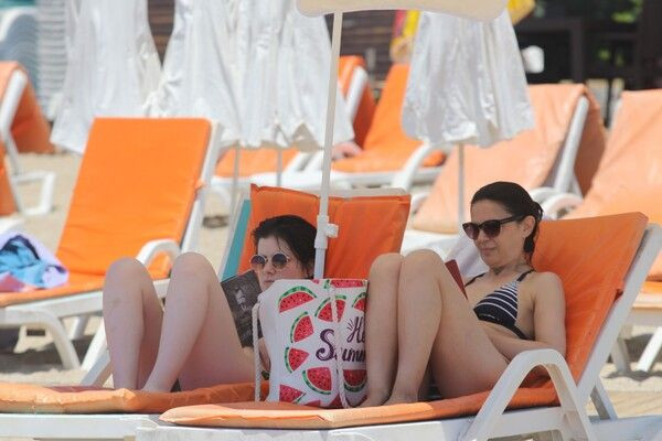 Antalya'da sıcak havayı gören plajlara akın etti! Turistler denizin keyfini çıkardı - Resim: 3