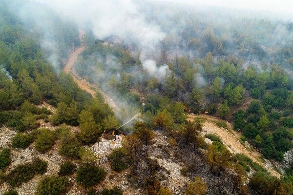Muğla Kavaklıdere yangını kontrol altına alınamadı! Havadan görüntülendi - Resim: 1
