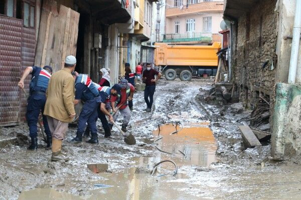 Bartın'da sel kabusu! Mahalle su altında kaldı: En çok ona üzüldüm - Resim: 2