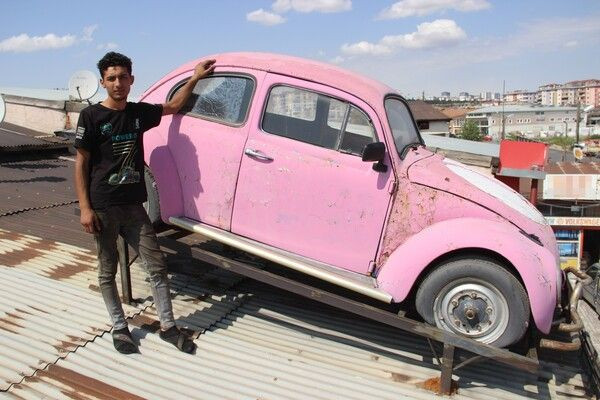 Sivas'ta çatıda görenler telefona sarıldı: Kesinlikle satmıyoruz - Resim: 1