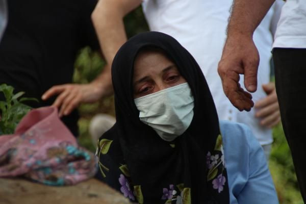 Rize'de lösemi hastası 6 yaşındaki Elisa, koronavirüse yenildi - Resim: 3