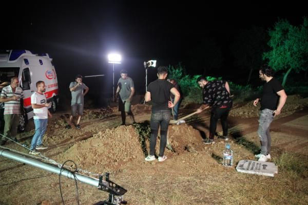 Sosyal medyada 'TIK'lanma çılgınlığı! Kefen giyip canlı canlı gömüldü - Resim: 4