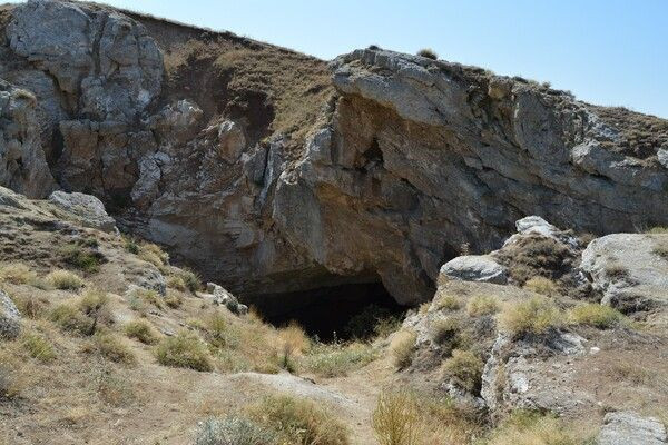 Sivas'ta gizemli mağaranın içini gören şaştı kaldı: Kaçış tüneli olarak kullanıldı - Resim: 1