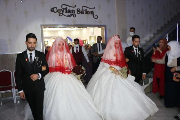 İkiz damatlar ikiz gelin aldı! Tek yumurta ikizleri evlenirken de ayrılmadı - Resim: 3