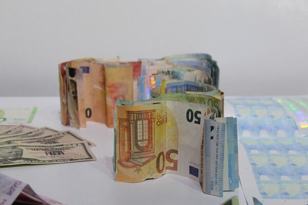 20 ilde 120 adrese operasyon yapıldı! Şifreli dilleri şok etti: Dolara 'benjamin', TL'ye ise... - Resim: 3