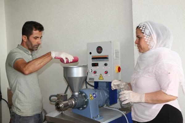 Şırnak'ta kocasının patronu oldu! Yurt dışından sipariş yağıyor: Herkes çok beğendi - Resim: 1