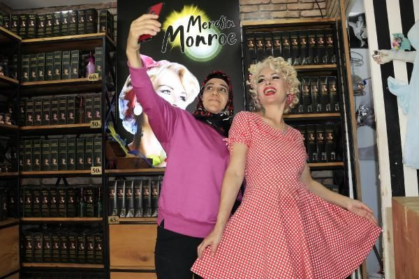 Mardinli Marilyn Monroe'yu gören şaşırıyor! Parasının yüzde 90'ını sokak hayvanlarına harcıyor - Resim: 3