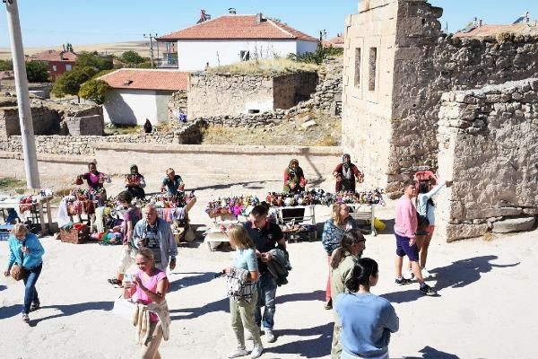 'Kapadokya Barbiesi' köylü kadınların geçim kaynağı oldu - Resim: 1