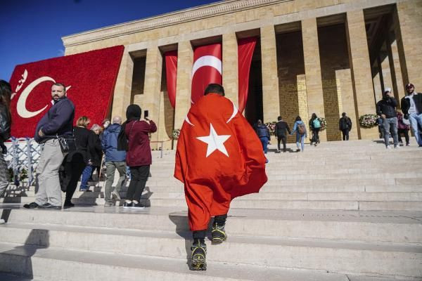 Atatürk'ün ebediyete intikalinin 83. yılında vatandaşlar Anıtkabir'e akın etti - Resim: 2