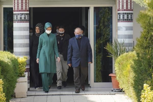 Sümeyye Erdoğan Bayraktar'dan Başak Cengiz'in ailesine taziye ziyareti - Resim: 2