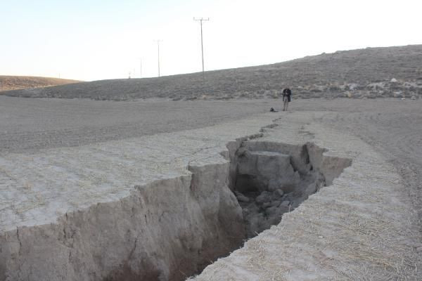 Gidişat vahim kuraklık vurdu! Aksaray'da yer altı suyu çekildi yüzey yarıkları oluştu - Resim: 3