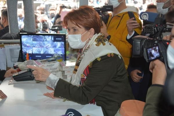 Meral Akşener Manisa'da kep takıp köfte pişirdi! "Esnaf bu ülkenin bel kemiği" - Resim: 2