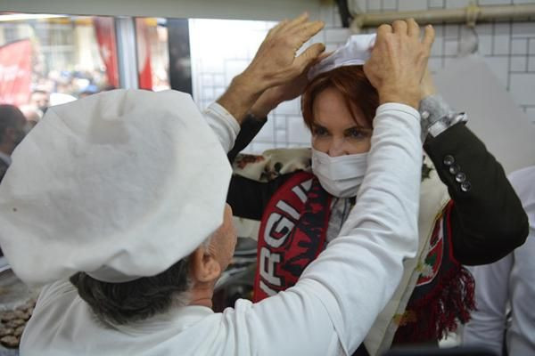 Meral Akşener Manisa'da kep takıp köfte pişirdi! "Esnaf bu ülkenin bel kemiği" - Resim: 4