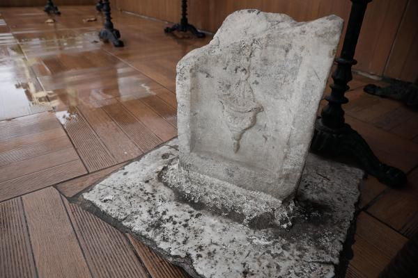 Belediye her yıl kontrole geliyor! İstanbul'da gören inanamadı: Mezar taşı sanıyorlar ama gerçek bambaşka - Resim: 2