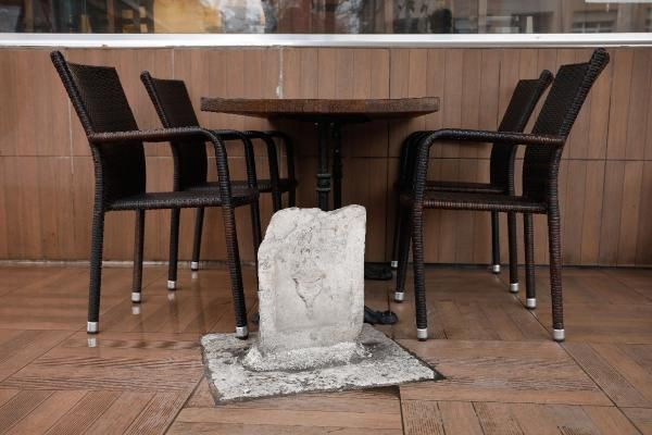 Belediye her yıl kontrole geliyor! İstanbul'da gören inanamadı: Mezar taşı sanıyorlar ama gerçek bambaşka - Resim: 3