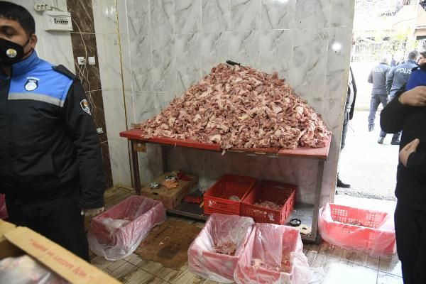 Adana'da mide bulandıran görüntü! Yılbaşı için piyasaya sürülmek istenen 2 ton sağlıksız tavuk eti ele geçirildi - Resim: 2