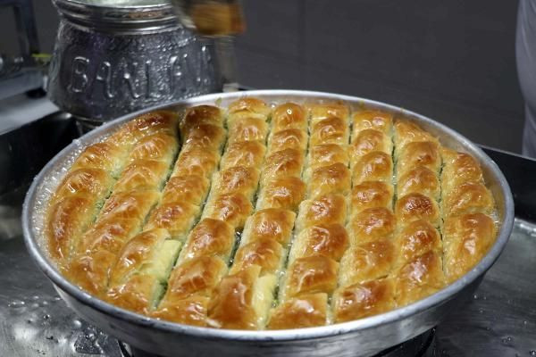 Baklavada zam furyası durdu! Fiyatlar geriledi kilosu 175 lira oldu - Resim: 4