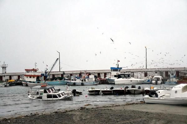 Tekirdağ'da fırtına ve kar etkili oluyor! Eğitim uçuşları ile deniz seferleri iptal edildi - Resim: 3