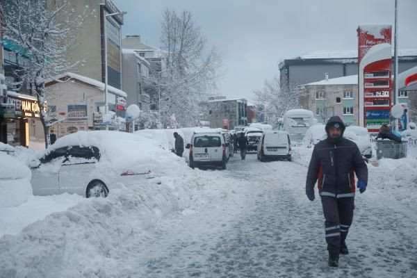 Kar yağışını İstanbul'da oteller fırsata çevirdi! Gecelik fiyatlar 'bu kadar da olmaz' dedirtti: Halk camilerde yattı - Resim: 2