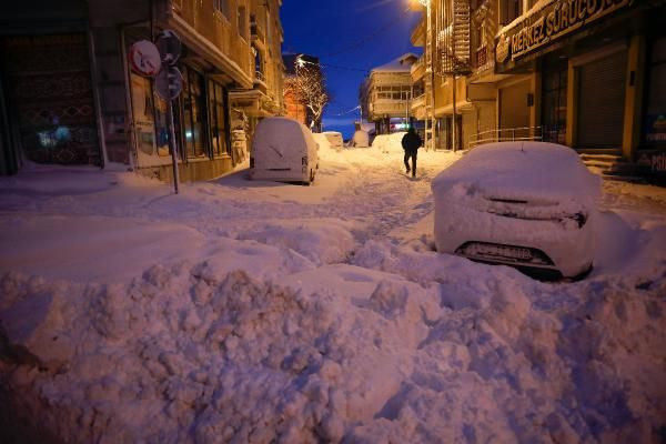 Kar yağışını İstanbul'da oteller fırsata çevirdi! Gecelik fiyatlar 'bu kadar da olmaz' dedirtti: Halk camilerde yattı - Resim: 3