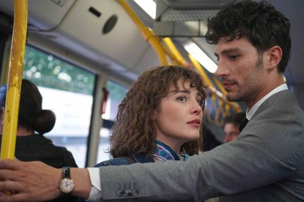 ATV kapıyı gösterdi başrol oyuncuları bile kurtaramadı! Sevmek Zamanı zorunlu final yaptı - Resim: 3