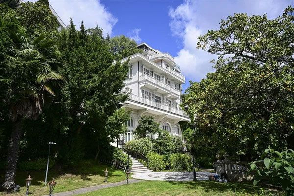 TMSF Koza-İpek Holding'e ait Bebek'teki yalıyı satışa çıkarmıştı! Yeni sahibi belli oldu, bakın ne kadara satıldı - Resim: 2