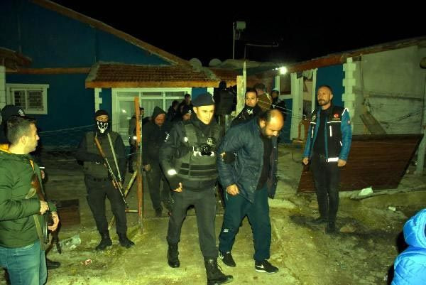 Mandırada kumar operasyonu 54 kişi gözaltına alındı - Resim: 0