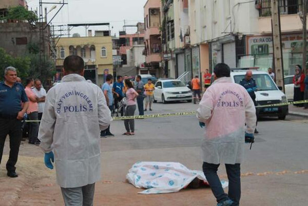 Kızından para istemek için eve giden adam eski eşini öldürdü - Resim: 1