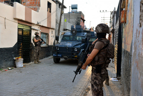 Adana'da DEAŞ operasyonu! 9 kişi yakalandı - Resim: 1