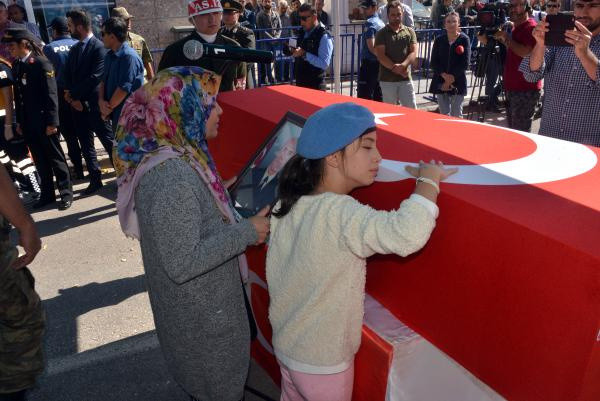 Kahramanmaraş şehidini uğurladı: Aşkım düğünün çok kalabalık - Resim: 1
