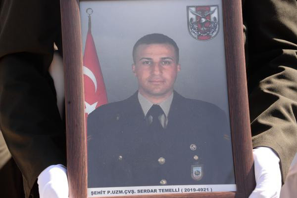 Şehit Uzman Çavuş Temelli, son yolculuğuna uğurlandı gözyaşları sel oldu - Resim: 1