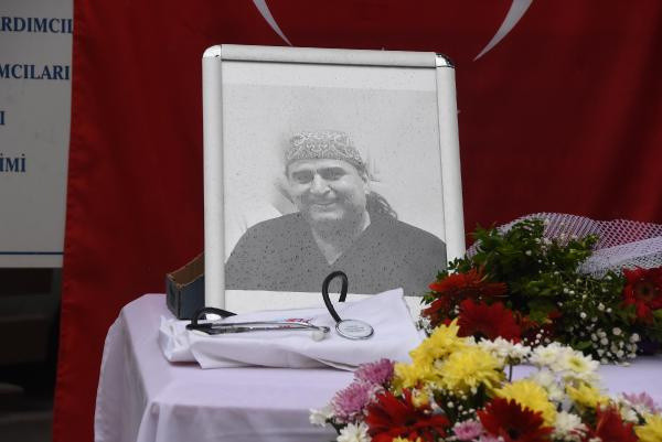 'Korkuyorum' demişti! İzmir'de emekliliği 4 gün kalan doktor koronavirüsten öldü - Resim: 0