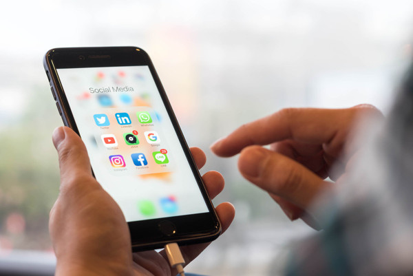 İnternet gazeteciliğini mesleğin profesyonelleri anlattı! Hadi Özışık: Kuralları istismar ediyorlar - Resim: 2