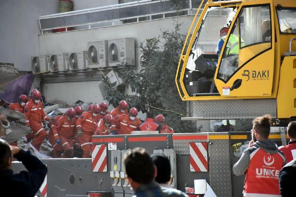 İzmir'den bir acı haber daha! Çöken binanın asansöründe cansız bedeni bulundu - Resim: 0