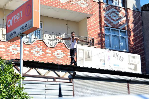 İntihara kalkışan genç saçını tarayıp poz verdi: Çekin babalar - Resim: 0