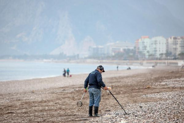 Antalya'da 3 bin lira harcadı plajları altına üstüne getirdi! Bakın ne buldu - Resim: 0