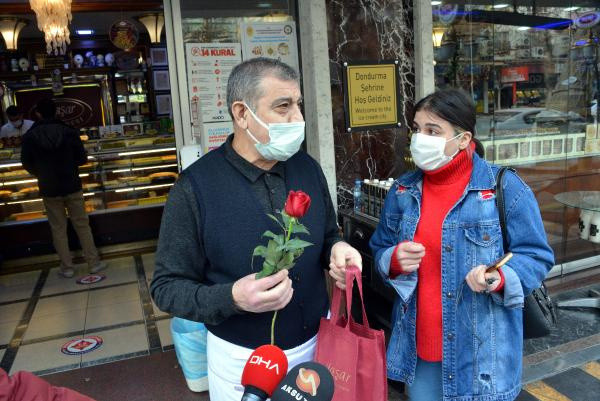 Kahramanmaraş'ta herkes görmezden gelip geçti! Sadece onlara hediye verdi - Resim: 1
