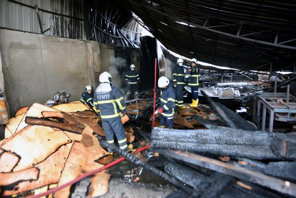 Adana'da alev alev yandı geriye enkaz kaldı: Gördükçe içimiz yanıyor - Resim: 1