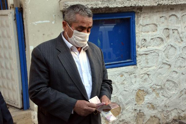 Kahramanmaraş'ta yolda 20 bin lira buldu! Sahibi bakın ne kadar ödül verdi - Resim: 0