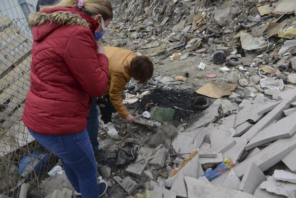 Ankara'da vahşet! Çöplükte biri yanmış 2 köpek ölüsü bulundu - Resim: 0