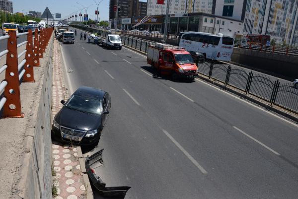 Diyarbakır'da patlayan lastik zincirleme kazaya yol açtı: Yaralılar var - Resim: 1