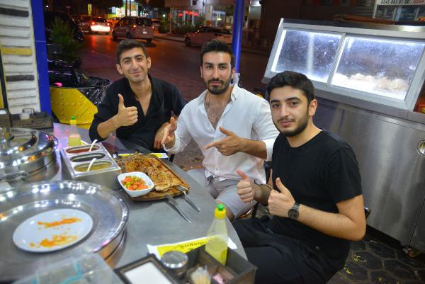 Adana'da yasak kalkınca gece yarısı akın ettiler: Yetiştiremiyoruz - Resim: 1