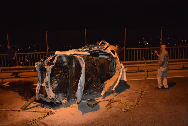 Beykoz'da lastiği patlayan otomobil kazaya neden oldu: 3 ölü, 3 yaralı - Resim: 0